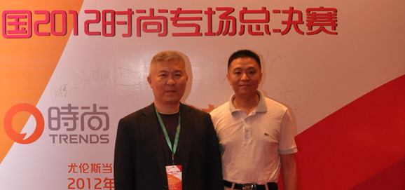 传媒梦工厂CEO蒋纯（右）和麦伯有限公司欧阳振曦亮相红地毯