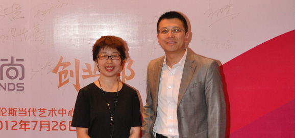 米雀网络科技（北京）有限公司杨幸娟和时尚传媒集团财务副总监林卫东亮相红毯
