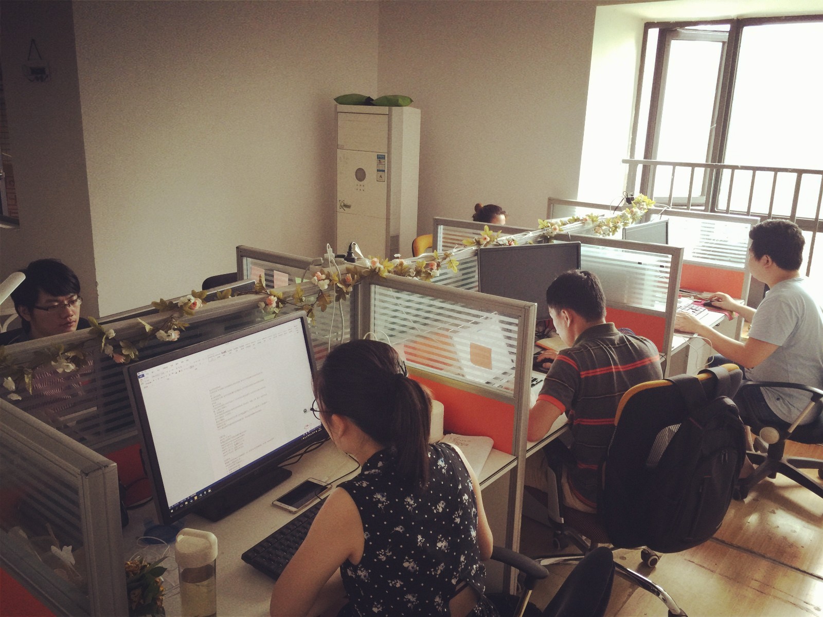 【爱抽屉】简介、官网,成都彼得和他的朋友们