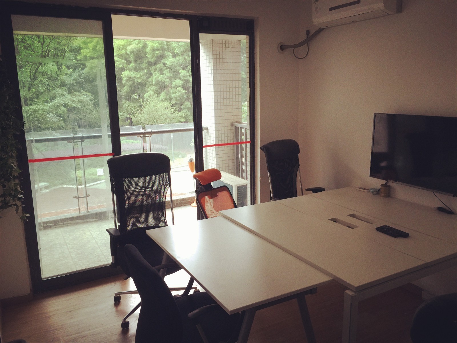 【爱抽屉】简介、官网,成都彼得和他的朋友们