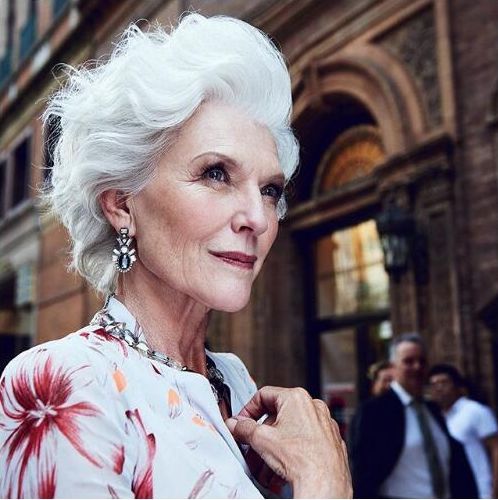 马斯克的妈妈60岁裸体艺术照登上《时代周刊》,揭秘宇宙网红的传奇